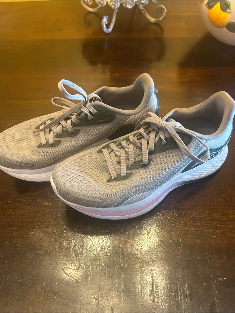 Saucony Women's Endorphin Sneakers - 8 1/2 Athletic Shoes